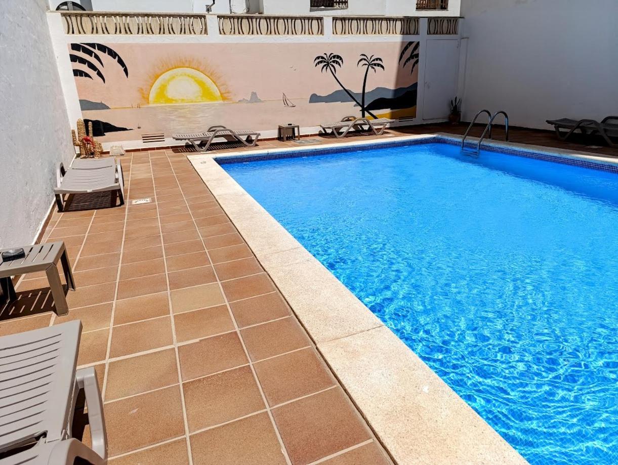 Hostal Horizonte Sant Antoni de Portmany Exterior foto A swimming pool