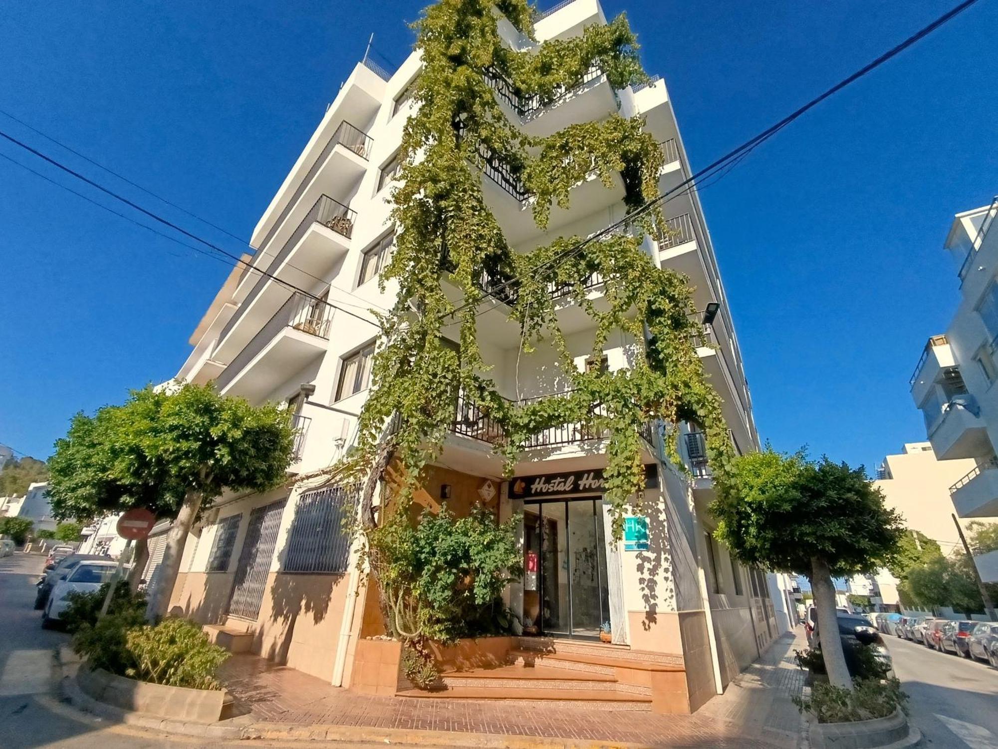 Hostal Horizonte Sant Antoni de Portmany Exterior foto The building of the university library
